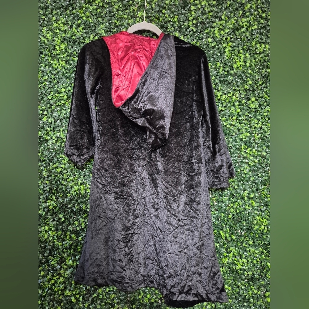 Rubie's Black Velvet Cape with Red Accents - Picture 6 of 6